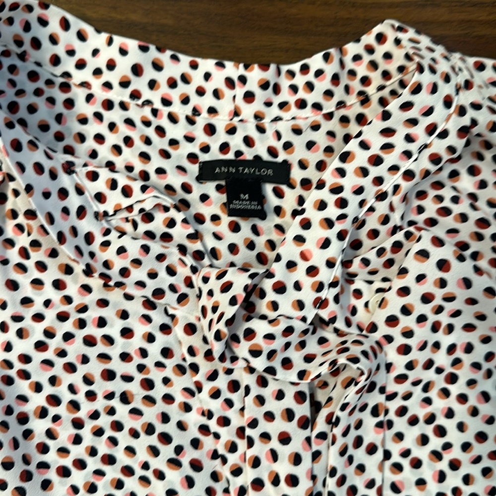 Ann Taylor sleeveless blouse size medium